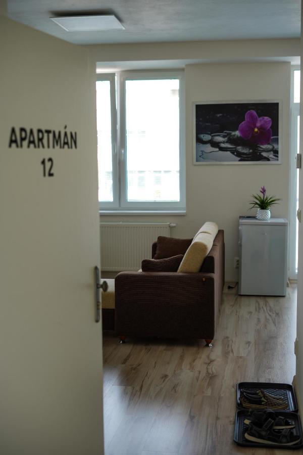 Apartmán Kapitána Nálepku Anna Lipótszentmiklós Kültér fotó